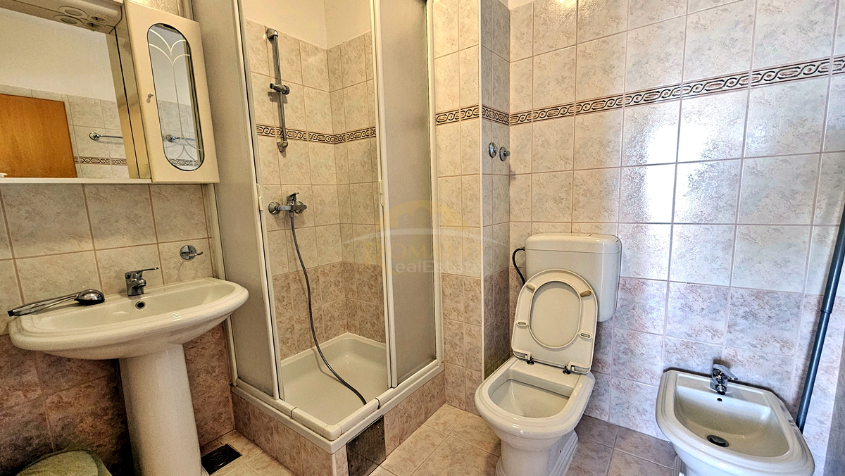 Appartamento con due camere da letto a Okrug Gornji/Čiovo con splendida vista sul mare e piscina